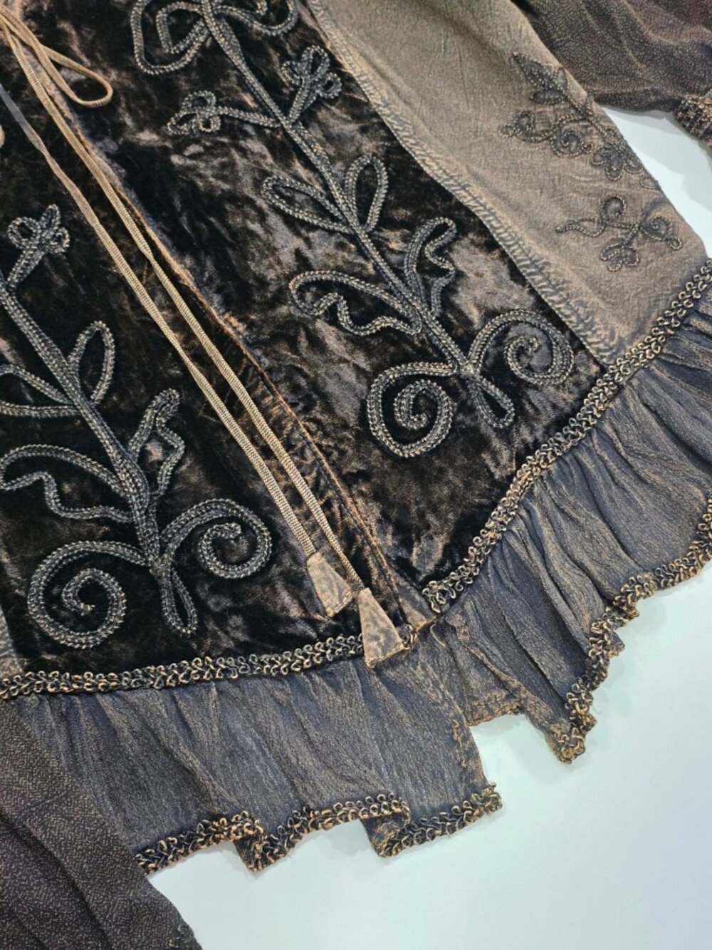 All That Jazz โฆ Velvet Embroidered Brown Boho Blouse โฆ Bell Sleeve Ruffle Hem M - Picture 11 of 15